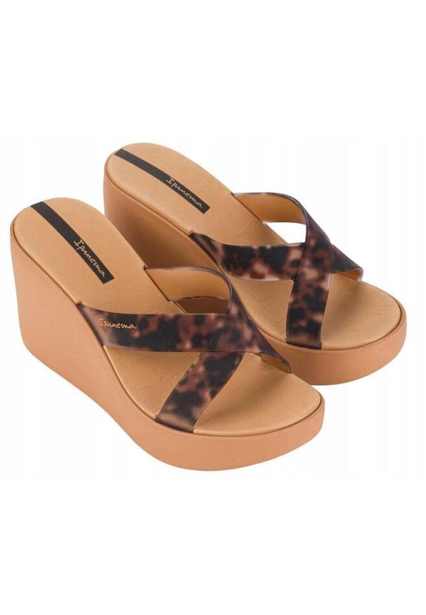 Klapki dla kobiet Ipanema HIGH FASHION SLIDE. Kolor: beżowy