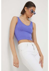 Hollister Co. top damski kolor fioletowy. Kolor: fioletowy. Materiał: dzianina, prążkowany. Długość rękawa: na ramiączkach. Wzór: gładki #1