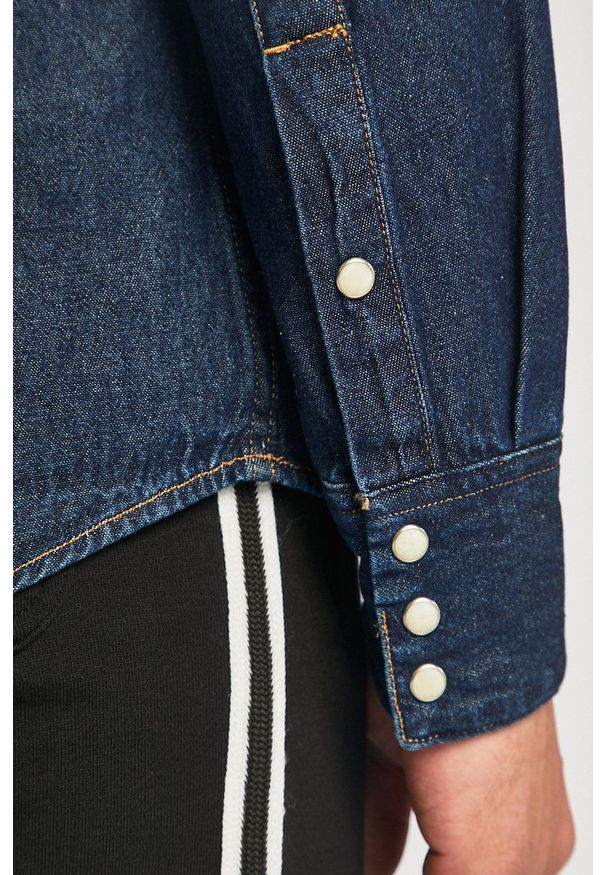 Wrangler - Koszula. Typ kołnierza: kołnierzyk klasyczny. Kolor: niebieski. Styl: klasyczny