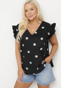 Born2be - Czarna Bluzka z Wiskozy w Kwiaty Tolamea. Okazja: na co dzień. Kolor: czarny. Materiał: wiskoza. Wzór: kwiaty. Styl: casual
