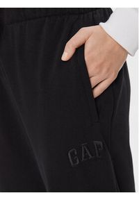 GAP - Gap Spodnie dresowe 729736-00 Czarny Regular Fit. Kolor: czarny. Materiał: bawełna #2