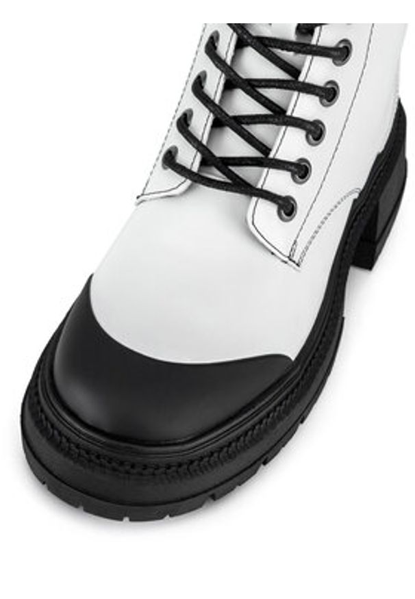 Nine West Trzewiki WFA3033-5 Biały. Kolor: biały. Materiał: materiał
