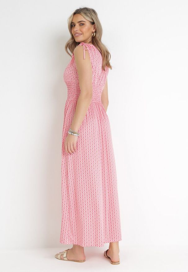 Born2be - Czerwona Rozkloszowana Sukienka z Wiskozy Kahna. Kolor: czerwony. Materiał: wiskoza. Długość rękawa: bez rękawów. Sezon: lato