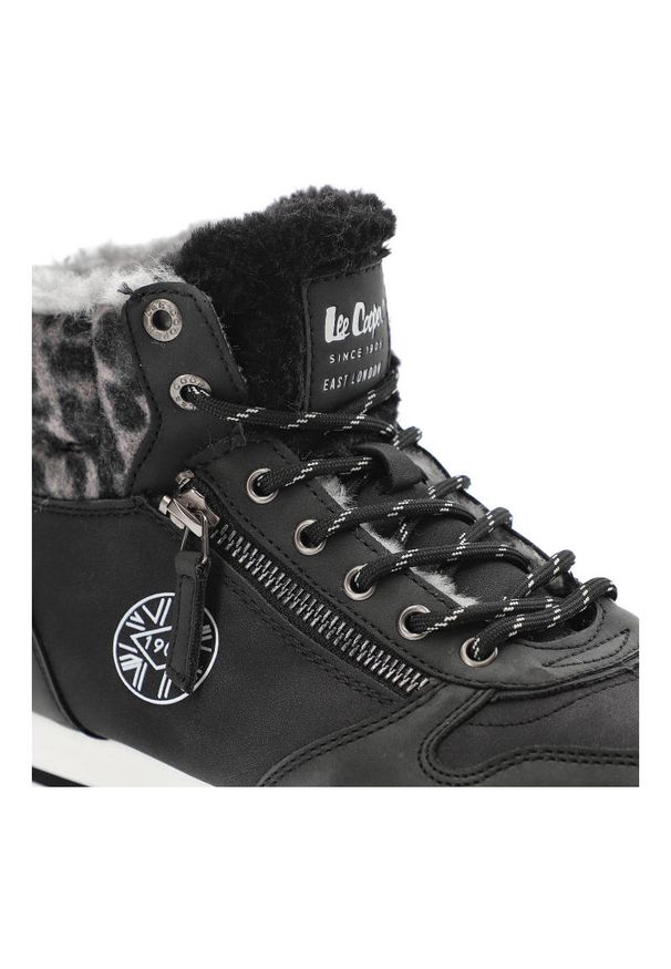 Czarne Botki Lee Cooper Ocieplane Buty Damskie. Kolor: czarny. Materiał: materiał, syntetyk, skóra ekologiczna, futro. Szerokość cholewki: normalna. Wzór: motyw zwierzęcy, nadruk. Obcas: na obcasie. Styl: sportowy. Wysokość obcasa: średni