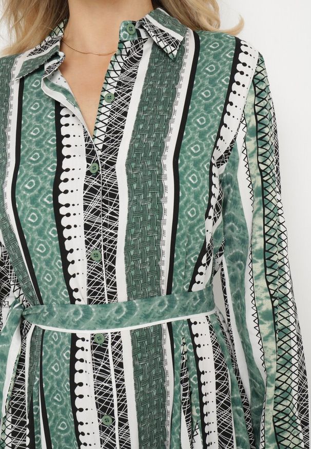 Born2be - Zielona Sukienka Koszulowa z Wiskozy Rozkloszowana z Materiałowym Paskiem Sigina. Okazja: do pracy. Kolor: zielony. Materiał: materiał, wiskoza. Długość rękawa: długi rękaw. Typ sukienki: koszulowe