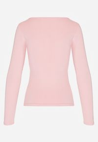 Born2be - Jasnoróżowa Bluzka z Wiskozą z Długim Rękawem i Kwadratowym Dekoltem Alexusi. Okazja: na co dzień, do pracy. Typ kołnierza: dekolt kwadratowy. Kolor: różowy. Materiał: materiał, dzianina, wiskoza, jeans. Długość rękawa: długi rękaw. Długość: długie. Wzór: gładki. Styl: klasyczny, casual, elegancki #3