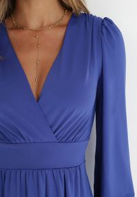 Born2be - Granatowa Sukienka Kopertowa Taliowana Maecenus. Okazja: na co dzień. Typ kołnierza: dekolt w serek. Kolor: niebieski. Materiał: dzianina, wiskoza. Wzór: jednolity. Typ sukienki: kopertowe. Styl: casual, elegancki. Długość: mini #3