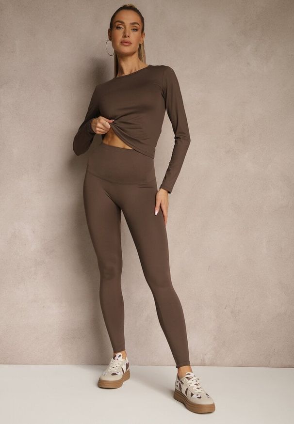 Renee - Brązowy Komplet Sportowy Legginsy i Top Typu Longsleeve Dorotia. Kolor: brązowy. Materiał: skóra