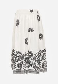 Born2be - Biało-Czarna Rozkloszowana Spódnica z Wiskozy w Kwiatowy Wzór Masterore. Okazja: do pracy, na co dzień. Kolor: biały. Materiał: wiskoza. Wzór: kwiaty. Styl: casual #8