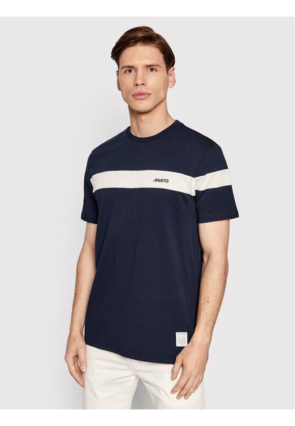 Musto T-Shirt 82158 Granatowy Regular Fit. Kolor: niebieski. Materiał: bawełna