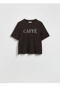 Reserved - T-shirt z haftowanym napisem - ciemnobrązowy. Kolor: brązowy. Materiał: dzianina, bawełna. Wzór: napisy, haft #1