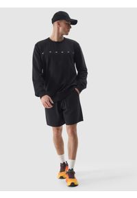 4f - 4F Bluza dresowa nierozpinana bez kaptura męska - czarna L. Okazja: na co dzień. Typ kołnierza: bez kaptura. Kolor: czarny. Materiał: dresówka. Wzór: gładki, nadruk, ze splotem, napisy. Styl: klasyczny, sportowy, casual