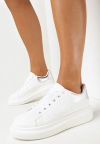 Born2be - Biało Srebrne Sneakersy z Ozdobnym Zapiętkiem Erita. Kolor: biały #4