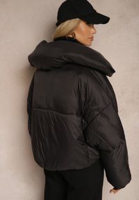 Renee - Czarna Nietoperzowa Kurtka z Szerokim Kołnierzem i Ściągaczami Neavirae. Okazja: na co dzień. Kolor: czarny. Materiał: jeans. Długość: krótkie. Styl: elegancki, casual #4