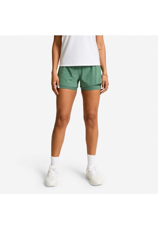 DOMYOS - Spodenki fitness cardio damskie Domyos 2w1. Kolor: zielony. Materiał: skóra, materiał. Sport: fitness