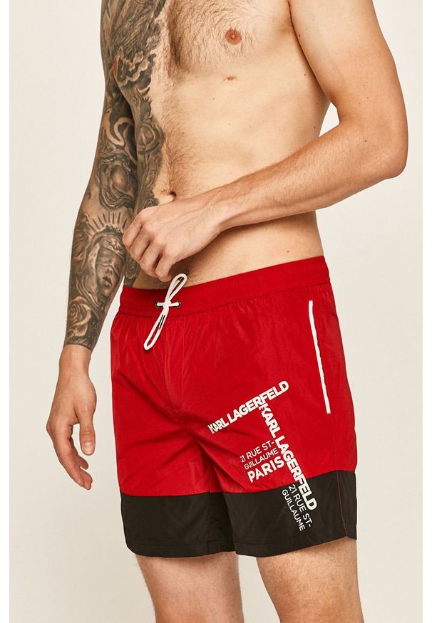 Karl Lagerfeld - Szorty kąpielowe. Kolor: czerwony. Materiał: materiał. Wzór: nadruk
