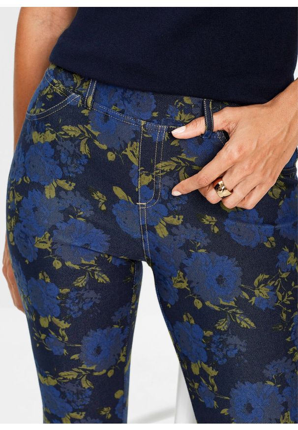 Niebieskie jeansy bonprix w kwiaty