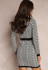 Renee - Biała Sukienka Mini ze Sweterkowego Materiału o Geometrycznym Motywie z Dodatkowymi Guzikami Isaela. Kolor: biały. Materiał: materiał. Wzór: geometria. Styl: elegancki. Długość: mini #4