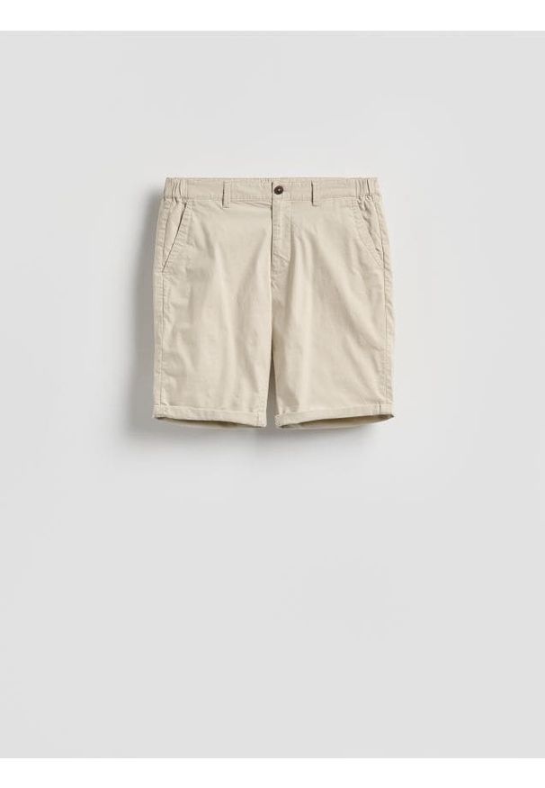 Reserved - Bawełniane szorty chino - beżowy. Kolor: beżowy. Materiał: bawełna