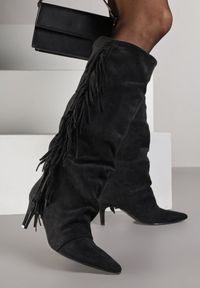 Renee - Czarne Kozaki na Szpilce w Stylu Boho Ozdobione Frędzlami Mevinavia. Okazja: na co dzień. Kolor: czarny. Materiał: jeans. Wzór: aplikacja. Sezon: lato. Obcas: na szpilce. Styl: boho