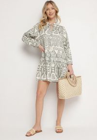 Born2be - Zielona Wiskozowa Sukienka w Etniczny Wzór o Rozkloszowanym Kroju z Wiązaniem Nalpio. Okazja: na co dzień. Typ kołnierza: dekolt w serek. Kolor: zielony. Materiał: wiskoza. Długość rękawa: długi rękaw. Styl: casual, elegancki #6