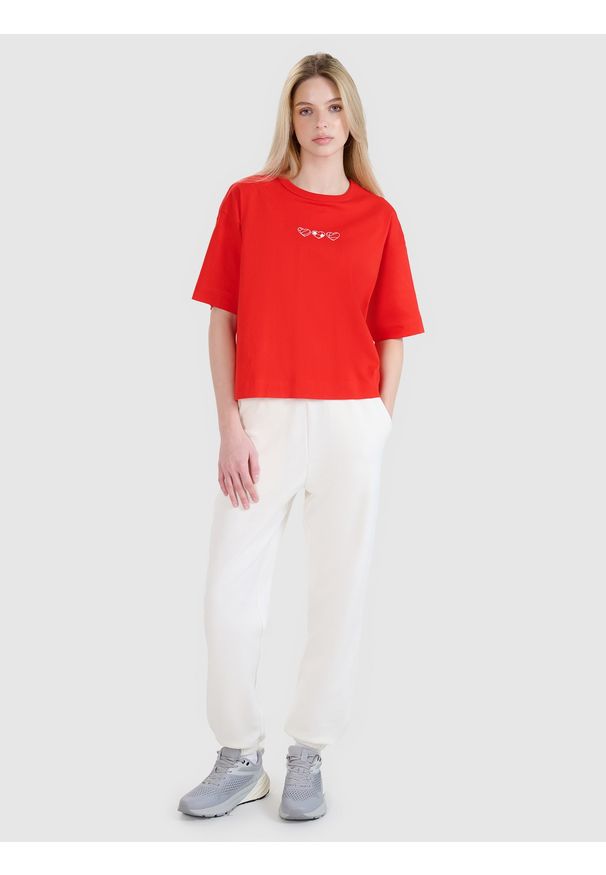 4f - 4F T-shirt oversize z nadrukiem damski - czerwony XL. Okazja: na co dzień. Kolor: czerwony. Materiał: dzianina, bawełna, jersey. Długość rękawa: krótki rękaw. Długość: krótkie. Wzór: nadruk. Styl: klasyczny, sportowy, casual