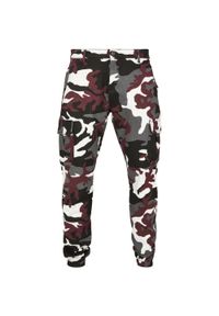 Urban Classics - Spodnie Cargo Męskie Camo 2.0. Kolor: czerwony. Długość: długie