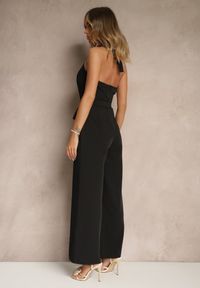 Renee - Czarny Kombinezon o Taliowanym Kroju z Dekoltem Halter i Wiązanym Paskiem Malisena. Okazja: na co dzień, na imprezę, na randkę. Kolor: czarny. Styl: elegancki, casual