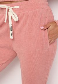 Born2be - Różowe Spodnie Dresowe z Dodatkiem Bawełny z Wysokim Stanem i Gumką w Talii Xesaria. Stan: podwyższony. Kolor: różowy. Materiał: dresówka, bawełna #3