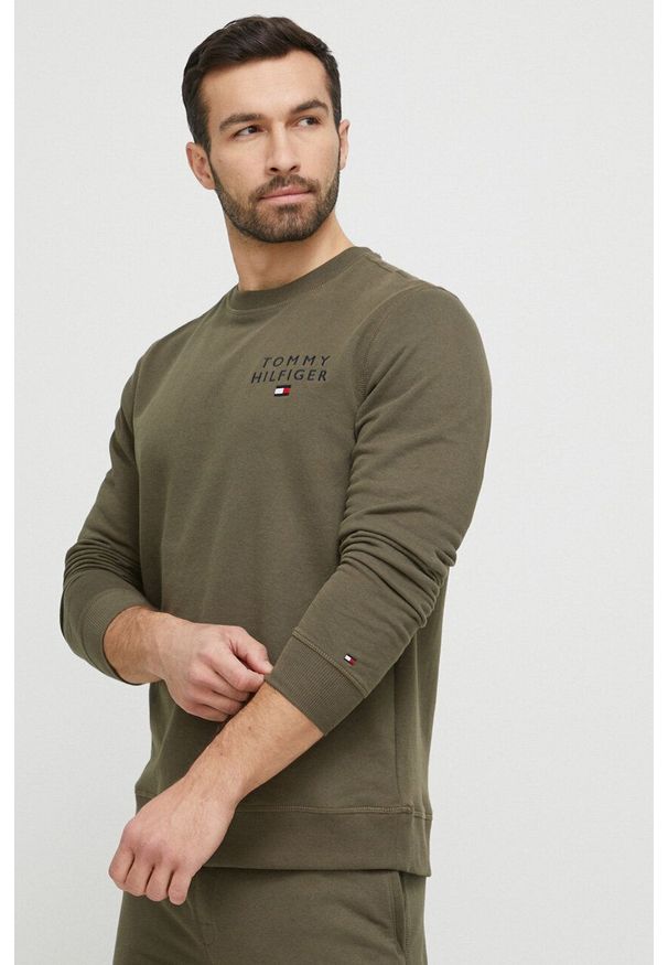 TOMMY HILFIGER - Tommy Hilfiger bluza lounge kolor zielony wzorzysta. Kolor: zielony. Materiał: poliester, dzianina. Długość rękawa: długi rękaw. Długość: długie. Wzór: haft