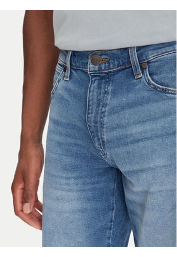 Wrangler Szorty jeansowe Colton 112362488 Niebieski Regular Fit. Kolor: niebieski. Materiał: bawełna