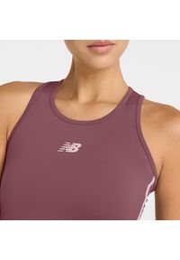 Koszulka damska New Balance WT51156FDP – bordowa. Kolor: czerwony. Materiał: tkanina, poliester. Wzór: aplikacja. Sport: fitness #2