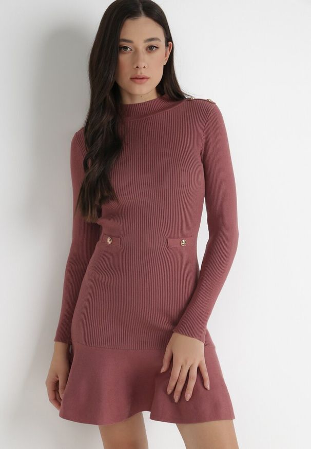 Born2be - Ciemnoróżowa Sukienka Dzianinowa Taerara. Typ kołnierza: kołnierzyk stójkowy. Kolor: różowy. Materiał: dzianina. Długość rękawa: długi rękaw. Typ sukienki: dopasowane. Długość: mini