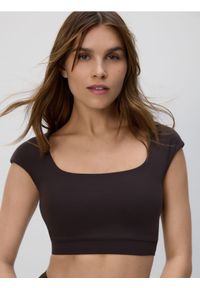 Reserved - Krótki top - ciemnobrązowy. Kolor: brązowy. Materiał: dzianina. Długość: krótkie #1