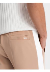 Ombre Clothing - Męskie dresowe spodnie joggery z kontrastowymi lampasami – beżowe V4 OM-PASK-0229 - XXL. Kolor: beżowy. Materiał: dresówka. Wzór: aplikacja. Styl: sportowy, retro #10