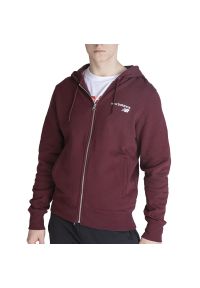 Bluza New Balance MJ03907BG - bordowa. Okazja: na co dzień. Kolor: czerwony. Materiał: bawełna, poliester, materiał. Wzór: aplikacja. Styl: klasyczny, casual, sportowy #1
