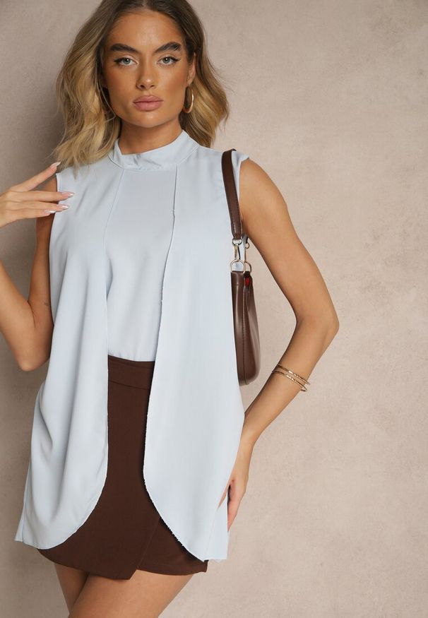 Renee - Jasnoniebieska Bluzka o Asymetrycznym Kroju Fadeselle. Okazja: na co dzień. Kolor: niebieski. Materiał: jeans, skóra. Styl: casual