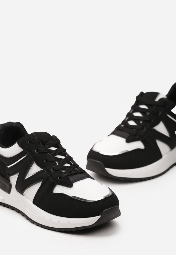 Born2be - Czarno-Białe Sznurowane Sneakersy z Siateczkowymi Wstawkami Garnela. Nosek buta: okrągły. Kolor: czarny. Materiał: materiał. Obcas: na obcasie. Wysokość obcasa: niski