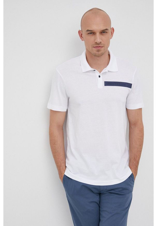 Armani Exchange Polo bawełniane kolor biały z nadrukiem. Okazja: na co dzień. Typ kołnierza: polo. Kolor: biały. Materiał: bawełna. Długość: krótkie. Wzór: nadruk. Styl: casual