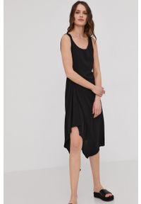 Answear Lab Sukienka kolor czarny mini rozkloszowana. Kolor: czarny. Długość rękawa: na ramiączkach. Typ sukienki: rozkloszowane, asymetryczne. Styl: wakacyjny. Długość: mini