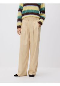 Reserved - Spodnie z paskiem - jasnożółty. Kolor: żółty. Materiał: wiskoza, tkanina #1