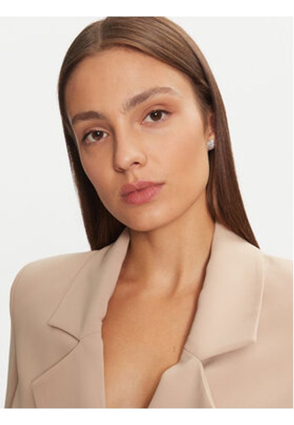 Guess Sukienka koktajlowa Leonie W4BK46 WGLO2 Beżowy Regular Fit. Kolor: beżowy. Materiał: syntetyk. Styl: wizytowy