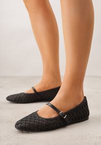 Born2be - Czarne Balerinki Ozdobione Ażurowym Motywem i Paskiem Nonaniassi. Okazja: na co dzień. Zapięcie: pasek. Kolor: czarny. Materiał: jeans. Wzór: ażurowy, aplikacja. Styl: casual, elegancki #1