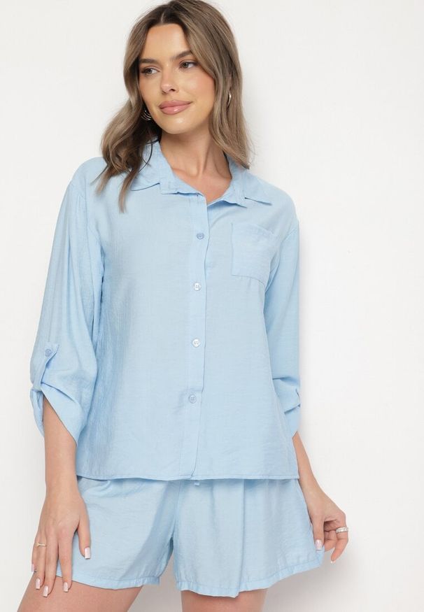 Born2be - Jasnoniebieski Komplet z Wiskozy Koszula z Długim Rękawem i Szorty z Gumką w Pasie Efralice. Kolor: niebieski. Materiał: wiskoza
