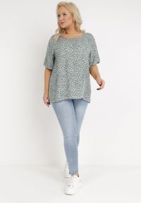 Born2be - Ciemnozielona Bluzka z Wiskozy Maerelaia. Kolekcja: plus size. Kolor: zielony. Materiał: wiskoza. Długość: krótkie. Wzór: kwiaty. Sezon: lato #5