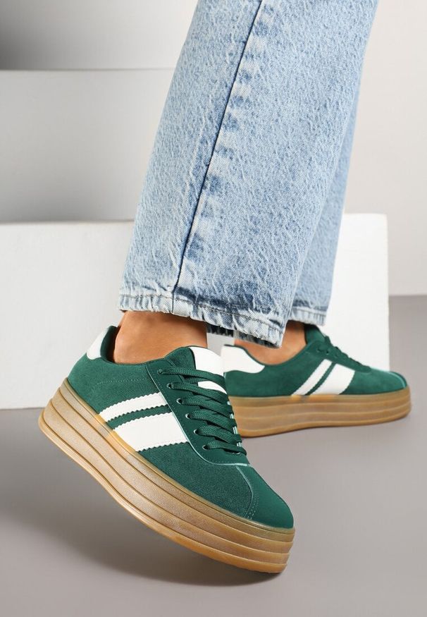 Renee - Zielone Sneakersy Kultowe Tenisówki z Ozdobnymi Paskami Vandell. Okazja: na co dzień. Zapięcie: pasek. Kolor: zielony. Materiał: jeans. Szerokość cholewki: normalna. Wzór: paski