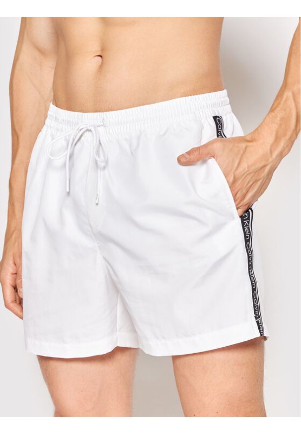 Calvin Klein Swimwear Szorty kąpielowe Medium Drawstringnos KM0KM00741 Biały Regular Fit. Kolor: biały. Materiał: syntetyk