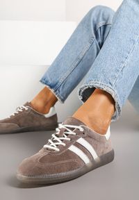 Born2be - Brązowe Skórzane Sneakersy na Płaskiej Podeszwie Ozdobione Paskami Nelavirae. Okazja: na co dzień. Zapięcie: pasek. Kolor: brązowy. Materiał: skóra. Wzór: aplikacja. Obcas: na płaskiej podeszwie