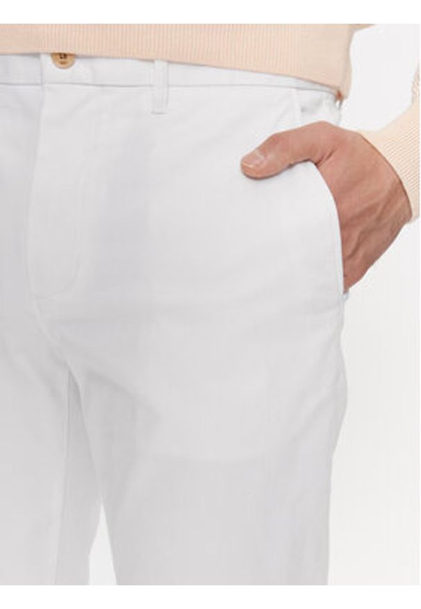 TOMMY HILFIGER - Tommy Hilfiger Chinosy Bleecker MW0MW26619 Biały Slim Fit. Kolor: biały. Materiał: bawełna