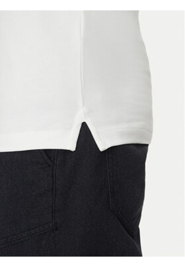 Guess Polo M5GP60 K7O64 Biały Slim Fit. Typ kołnierza: polo. Kolor: biały. Materiał: bawełna
